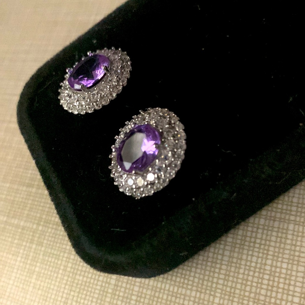 Changing Colors Same Earrings Different Purple/Bl… - image 4